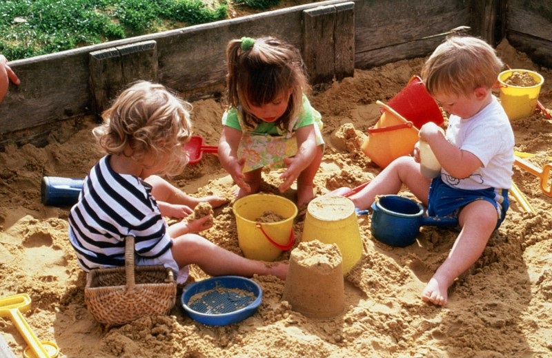 AS0000114FD07 Children, in park and adventure playground